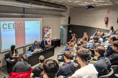 Los alumnos de la Escuela de Industriales, en el CEEIC